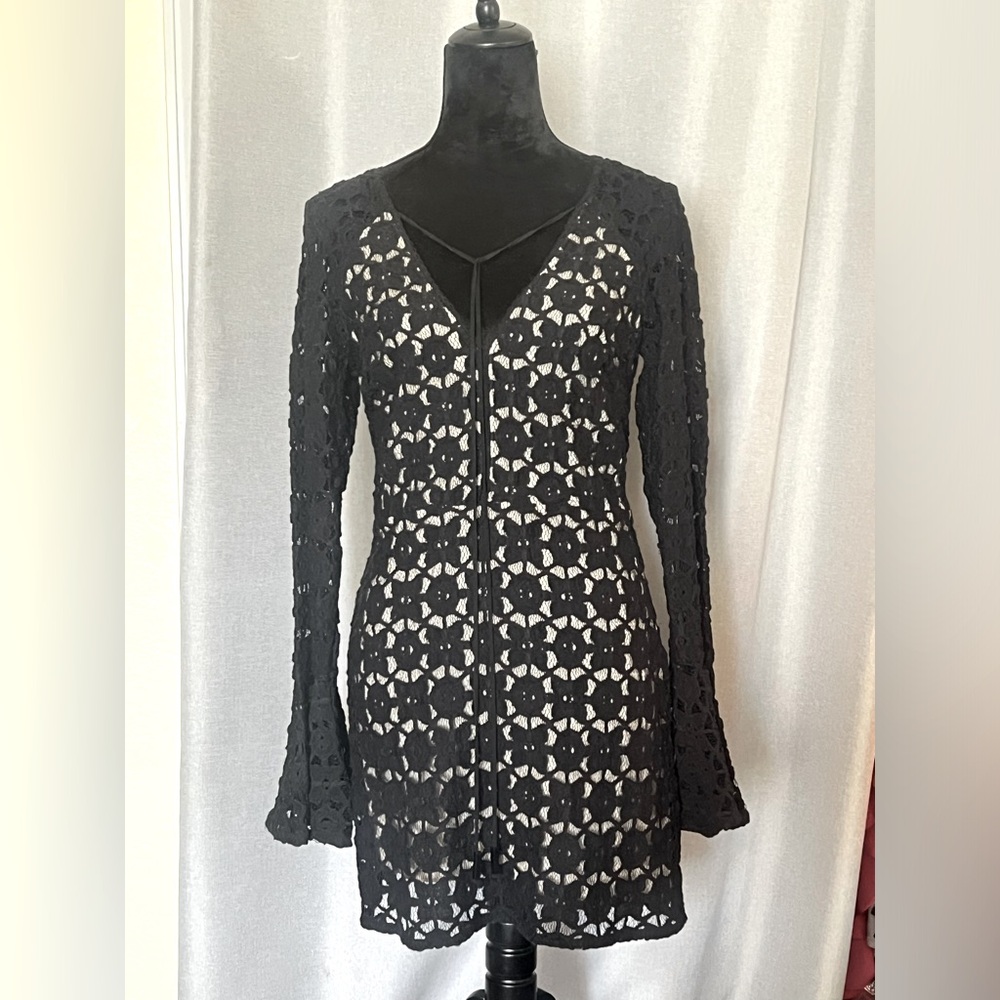 Free People:V-neck,Long sleeves,Partially lined,Hand wash, line dry,Imported